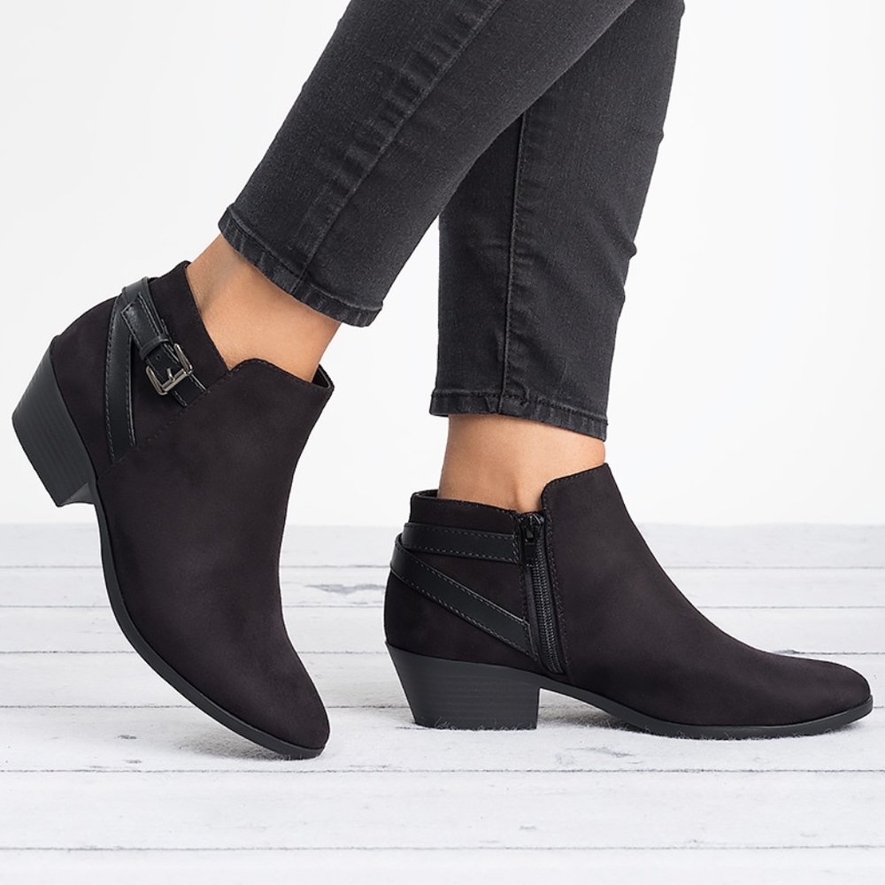 👠 Black Faux Suede almond toe booties - Choya - Picture 2 of 3